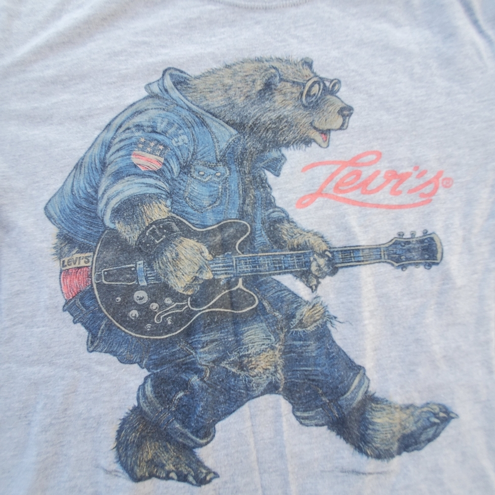 Levi's Bear Playing a Guitar Graphic Tee Size Youth XL EUC